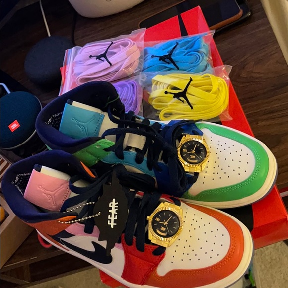 WMNS Air Jordan 1 Mid Fearless (Size 6w) - Picture 14 of 16